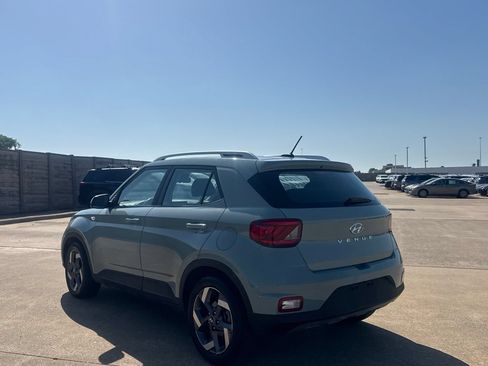 Used 2025 Hyundai Venue SEL FWD image 14
