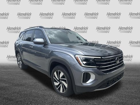 Used 2024 Volkswagen Atlas SE FWD image 2