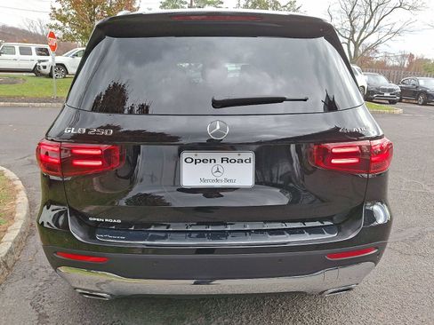 Used 2025 Mercedes-Benz GLB 250 4MATIC image 5
