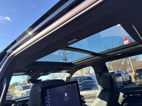 Used 2025 Chevrolet Tahoe High Country image 12