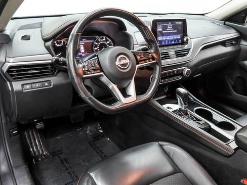Used 2024 Nissan Altima 2.5 SR FWD image 19
