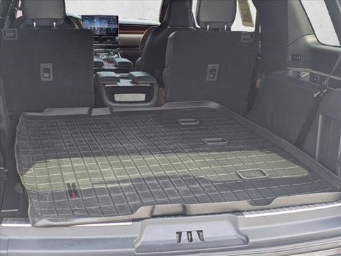Used 2024 Lincoln Navigator Reserve AWD/4WD image 6