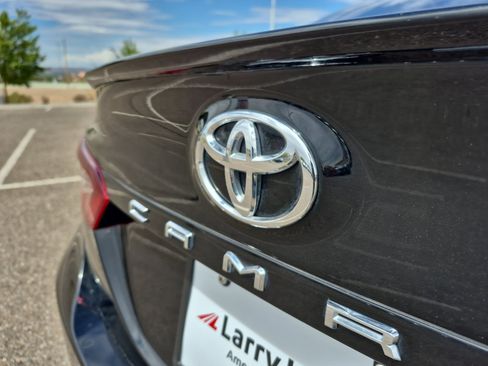 Used 2023 Toyota Camry SE FWD image 3