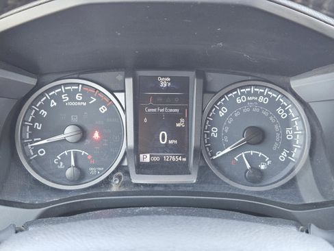 Used 2021 Toyota Tacoma TRD Off-Road w/ Technology Package AWD/4WD image 18