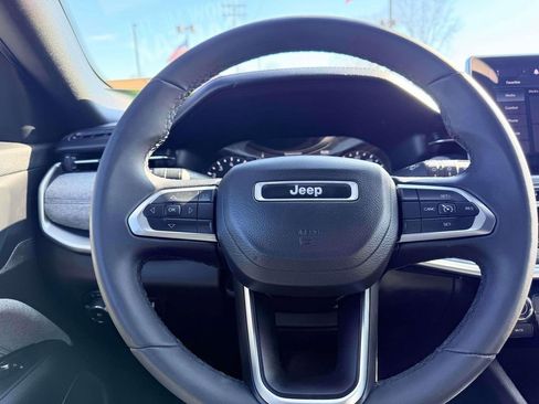 Used 2024 Jeep Compass Latitude image 17