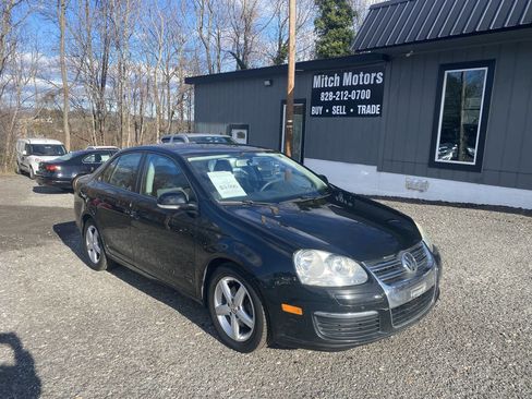 Used 2010 Volkswagen Jetta Limited Edition image 2