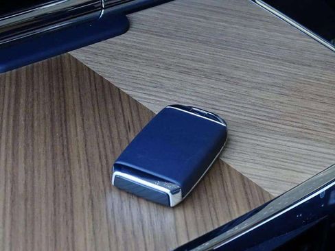 Certified 2025 Rolls-Royce Cullinan AWD/4WD image 10