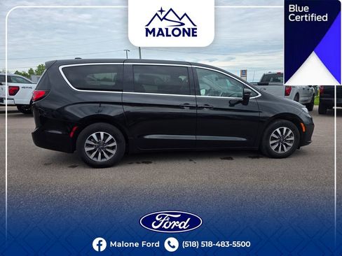Used 2023 Chrysler Pacifica Touring-L FWD image 8