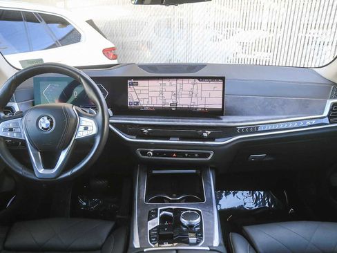 Certified 2023 BMW X7 xDrive40i w/ Premium Package image 9