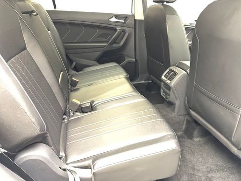 Used 2024 Volkswagen Tiguan SE FWD image 43