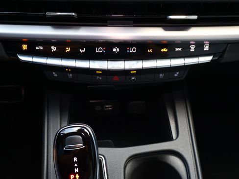 Used 2025 Cadillac XT4 Sport FWD image 29