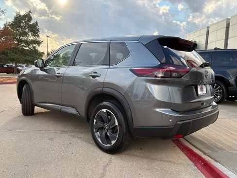 Used 2025 Nissan Rogue SV FWD image 8