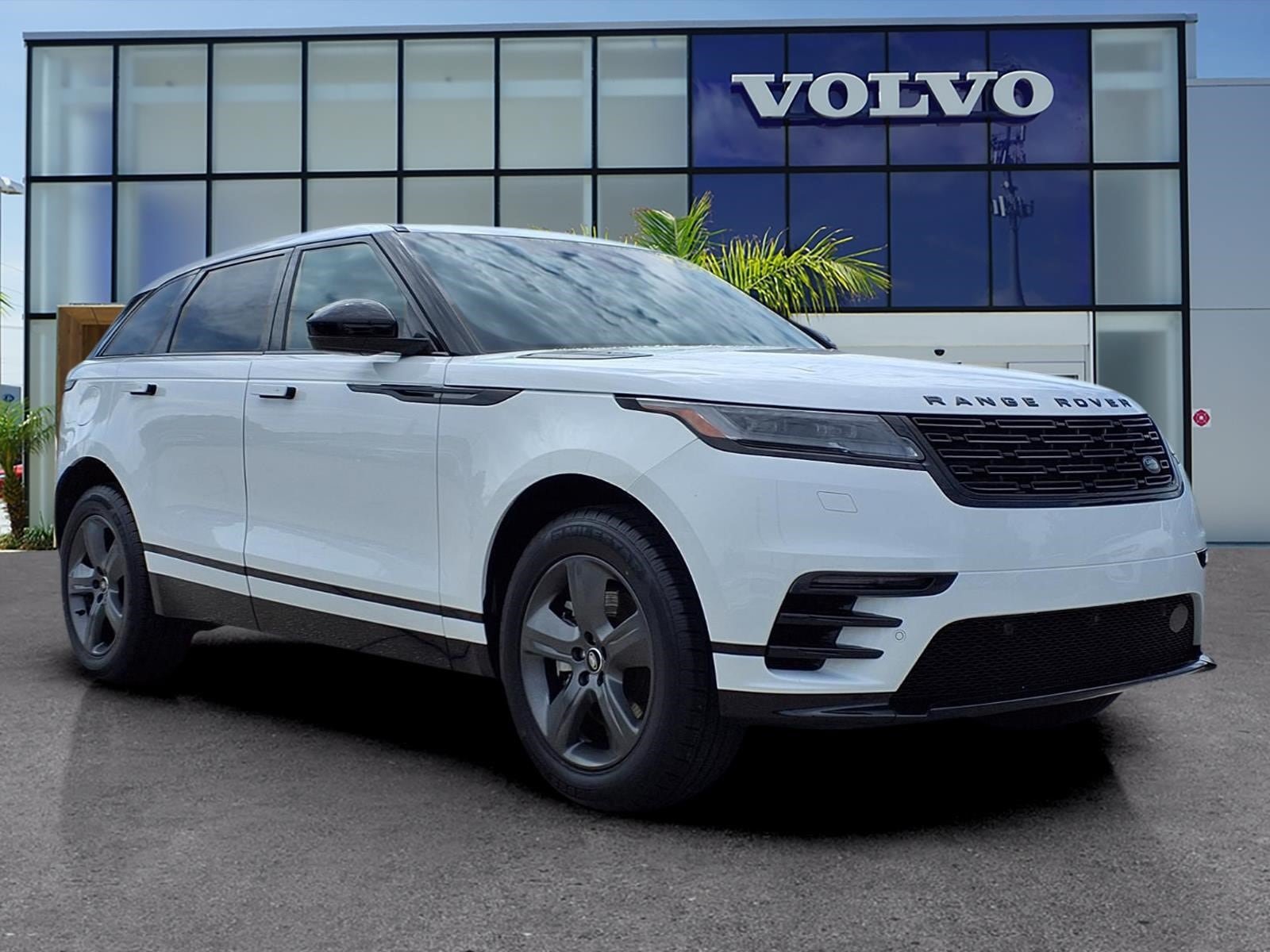 Used 2025 Land Rover Range Rover Velar Dynamic SE AWD/4WD image 1