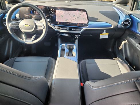 New 2026 Chevrolet Equinox EV LT image 18