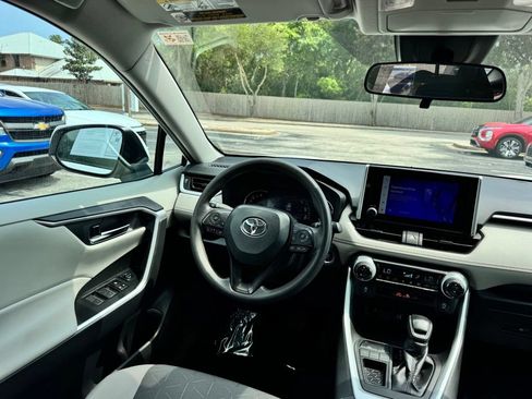Used 2024 Toyota RAV4 XLE FWD image 22