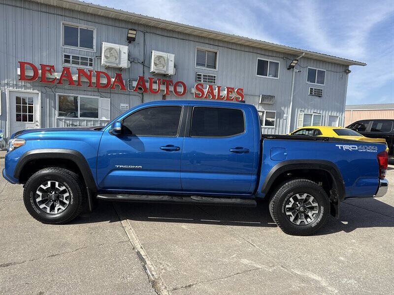 Used 2017 Toyota Tacoma TRD Off-Road w/ Tow Package AWD/4WD image 3