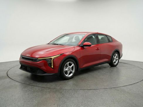 Used 2025 Kia K4 LXS image 3