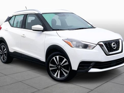 Used 2020 Nissan Kicks SV image 3