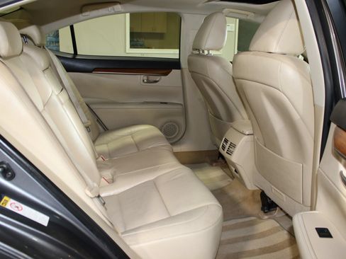 Used 2013 Lexus ES 300h w/ Luxury Pkg FWD image 36