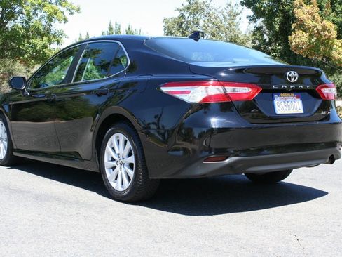 Used 2020 Toyota Camry LE w/ Convenience Package FWD image 7