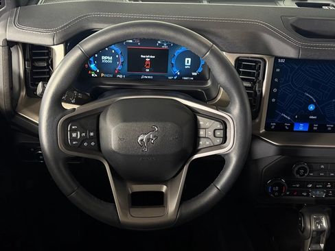 Used 2025 Ford Bronco Outer Banks AWD/4WD image 16