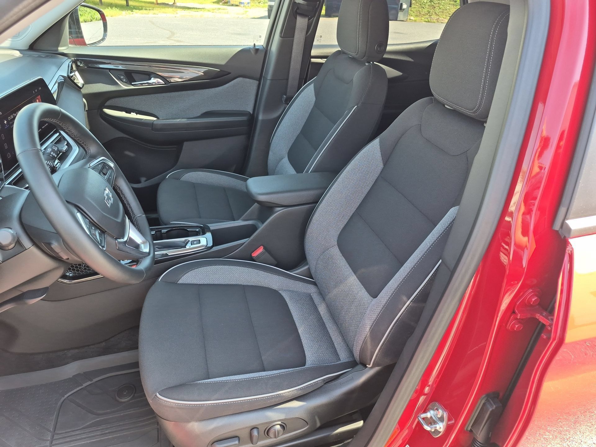 Used 2026 Chevrolet TrailBlazer LT w/ Convenience Package FWD image 18