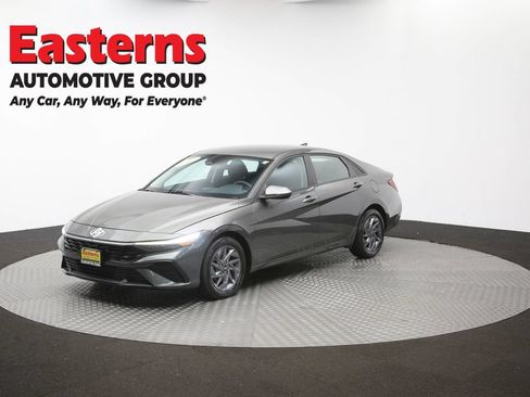 Used 2024 Hyundai Elantra SEL FWD image 54