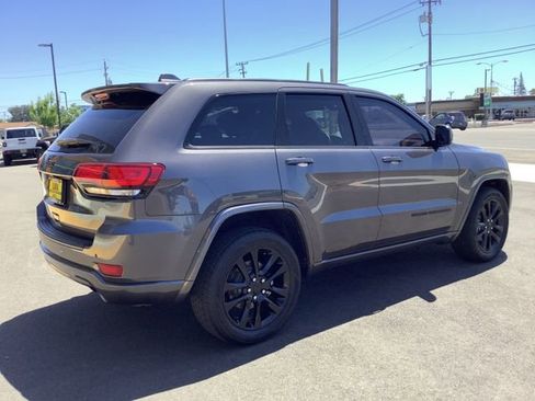Used 2018 Jeep Grand Cherokee Altitude AWD/4WD image 31