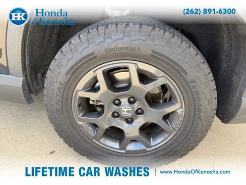 Used 2025 Honda Pilot TrailSport image 3