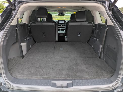 Used 2023 Toyota Highlander XLE image 13