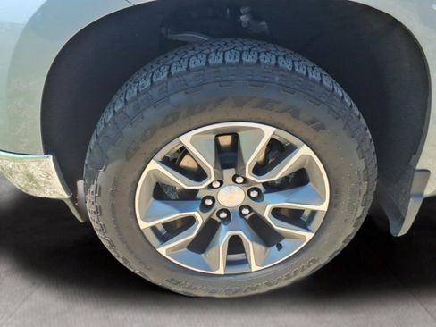 Used 2025 Chevrolet Silverado 1500 LT AWD/4WD image 9
