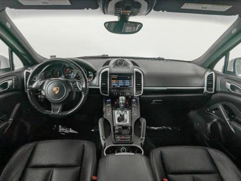 Used 2014 Porsche Cayenne Platinum Edition AWD/4WD image 22