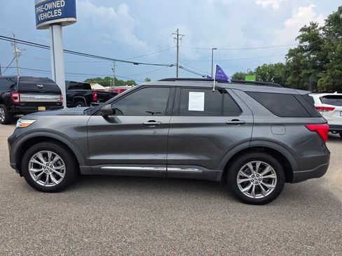 Used 2020 Ford Explorer XLT w/ Equipment Group 202A AWD/4WD image 6