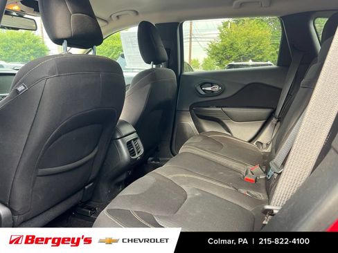 Used 2016 Jeep Cherokee Latitude w/ Comfort/Convenience Group AWD/4WD image 10