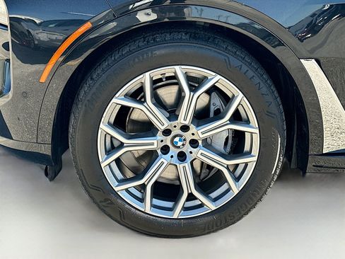 Used 2025 BMW X7 xDrive40i w/ Premium Package AWD/4WD image 36