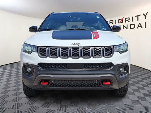 Used 2025 Jeep Compass Trailhawk AWD/4WD image 2