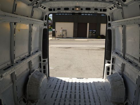 Used 2023 RAM ProMaster 2500 FWD image 14