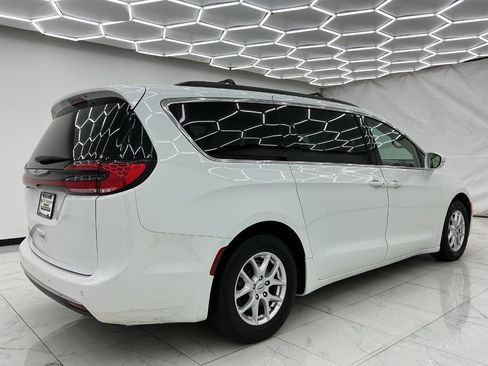 Used 2022 Chrysler Pacifica Touring-L FWD image 12