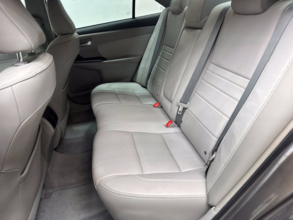 Used 2015 Toyota Camry XLE w/ Moonroof Package FWD image 21