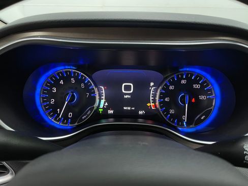 Used 2017 Chrysler Pacifica Touring-L Plus image 24