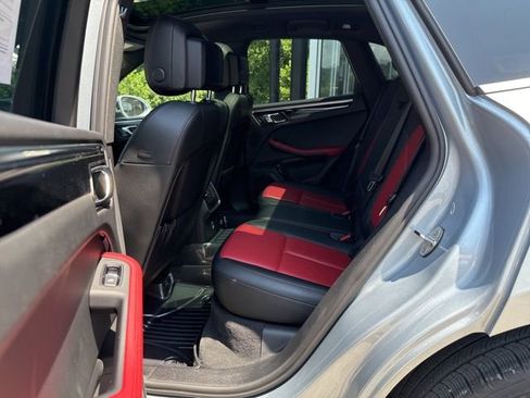 Used 2021 Porsche Macan image 22