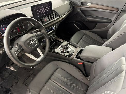 Used 2023 Audi Q5 2.0T Premium w/ Convenience Package image 9