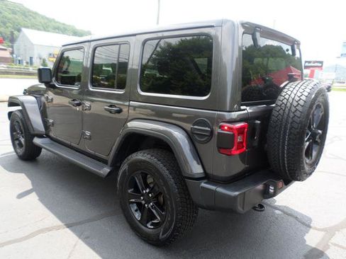 Used 2022 Jeep Wrangler Unlimited Sahara AWD/4WD image 7
