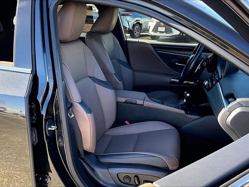 Used 2022 Lexus ES 250 w/ Premium Package image 7