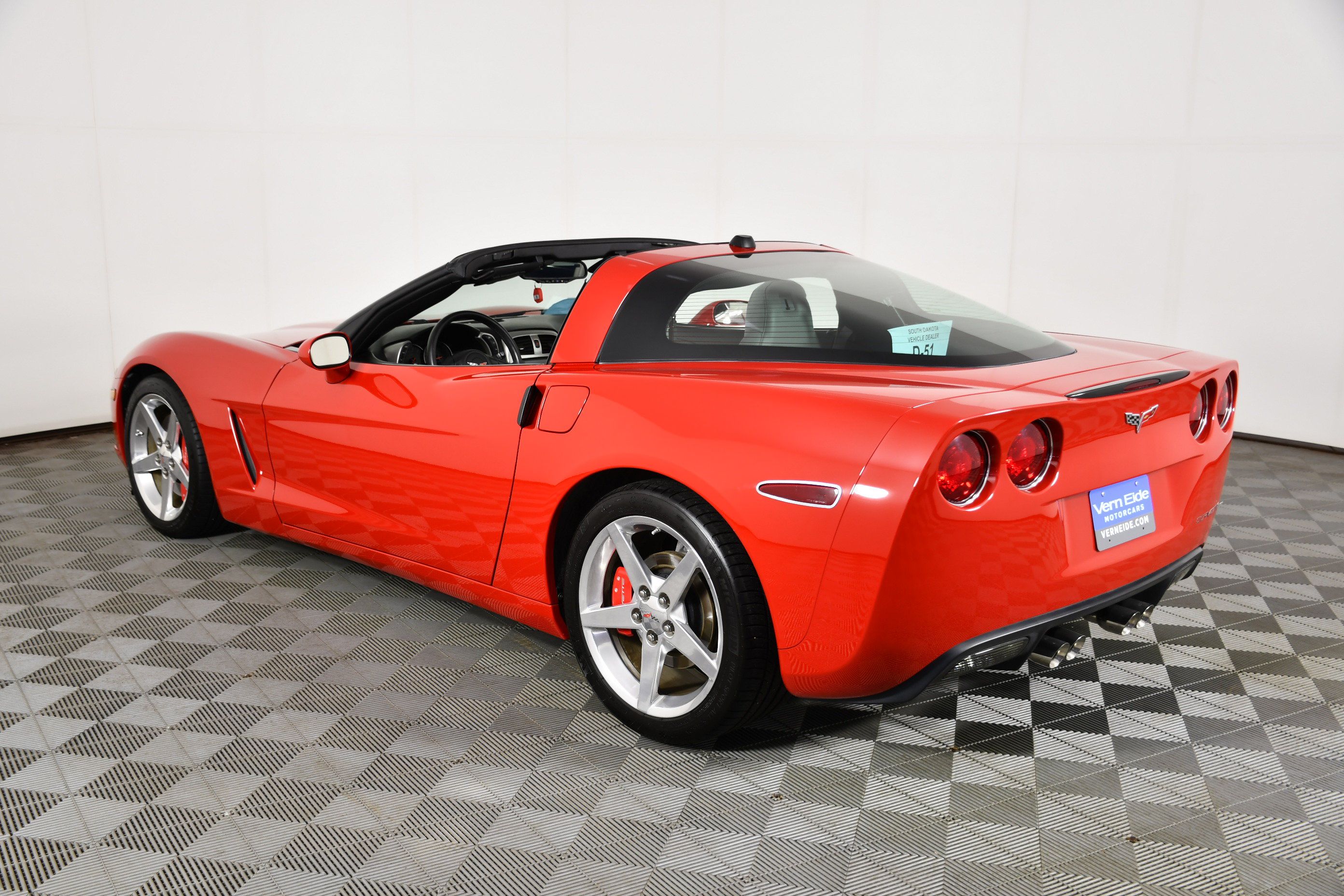 Used 2005 Chevrolet Corvette Coupe w/ Preferred Equipment Group RWD image 8