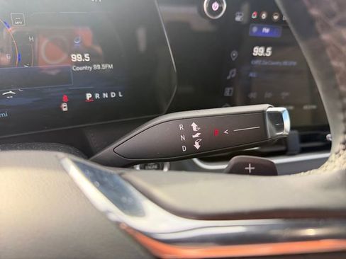 Used 2025 Chevrolet Equinox LT w/ Convenience Package II image 10