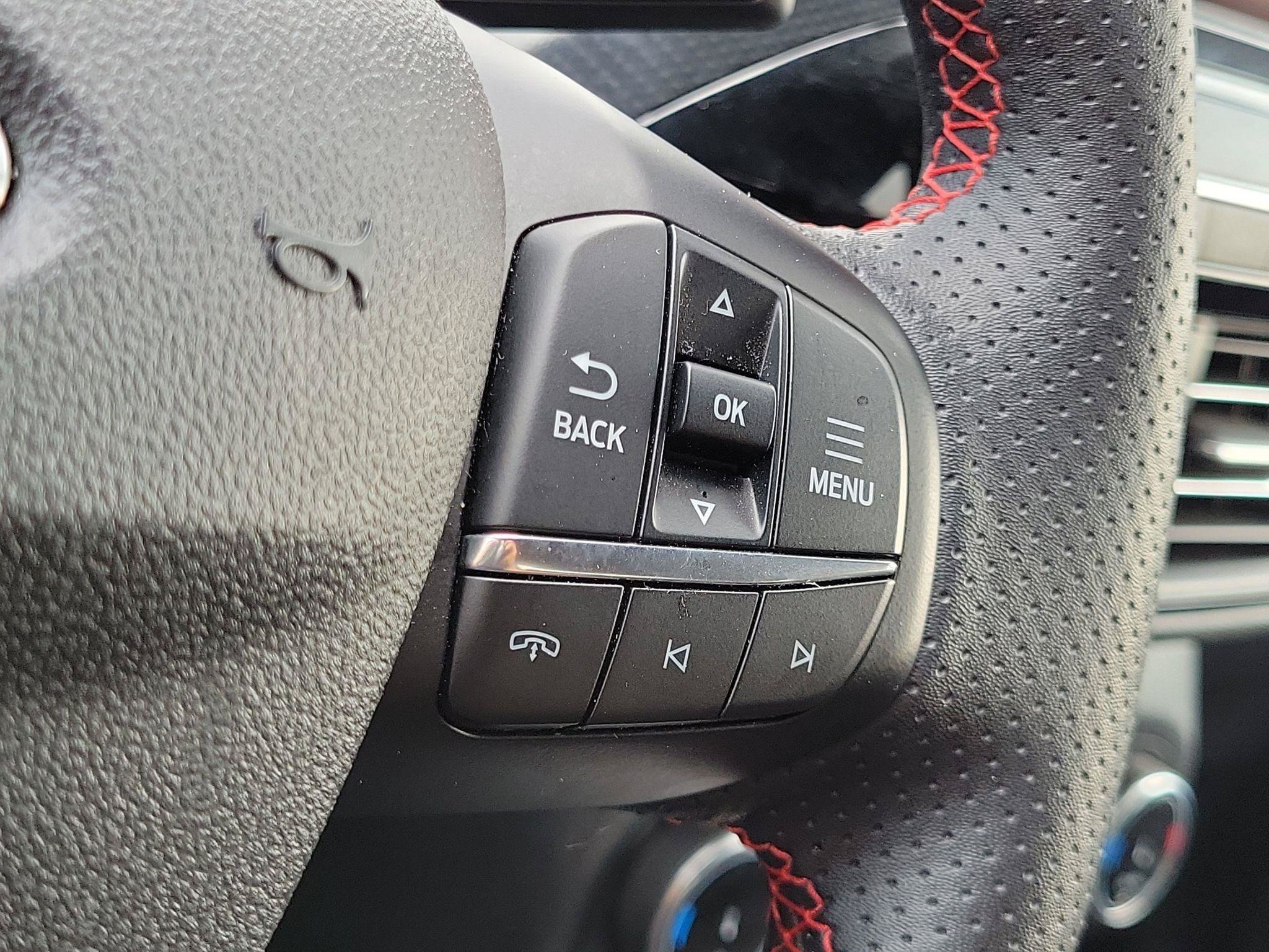 Used 2025 Ford Escape ST-Line Select AWD/4WD image 12