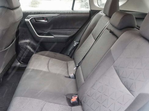Used 2021 Toyota RAV4 XLE image 18