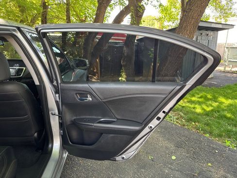 Used 2017 Honda Accord EX-L image 14