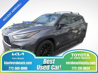 Used 2022 Toyota Highlander XLE FWD video 1